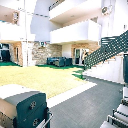Vip Deluxe Apartment Arian Novalja Eksteriør bilde