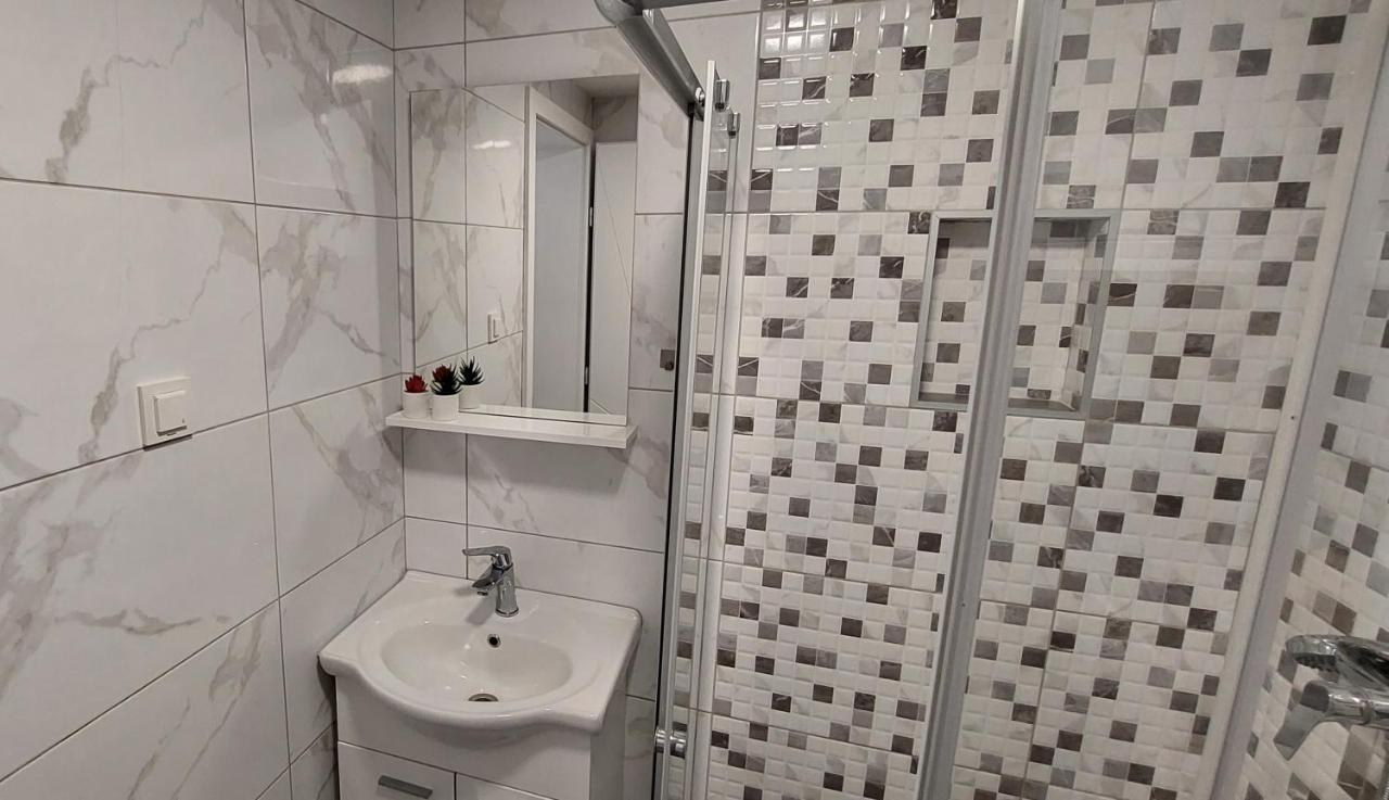Vip Deluxe Apartment Arian Novalja Eksteriør bilde