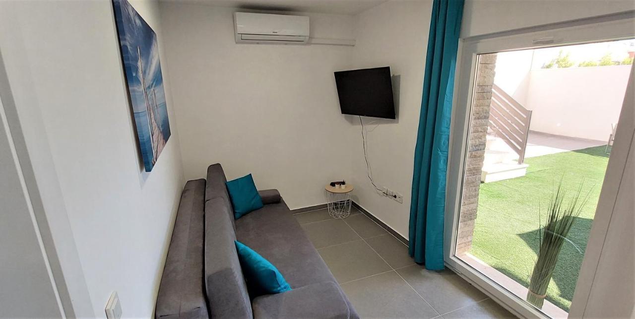 Vip Deluxe Apartment Arian Novalja Eksteriør bilde