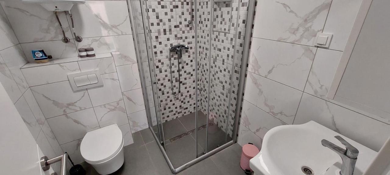 Vip Deluxe Apartment Arian Novalja Eksteriør bilde