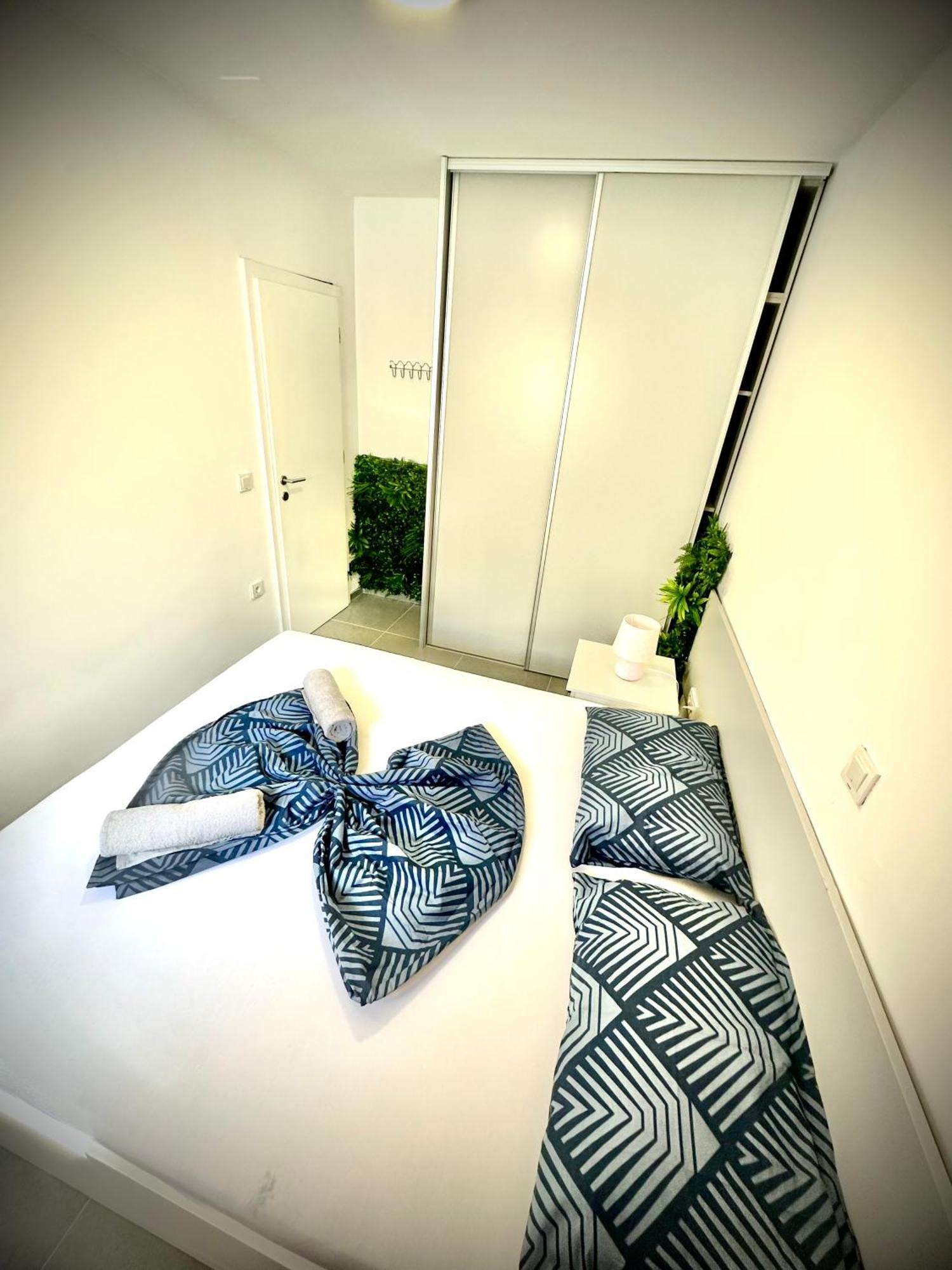Vip Deluxe Apartment Arian Novalja Eksteriør bilde